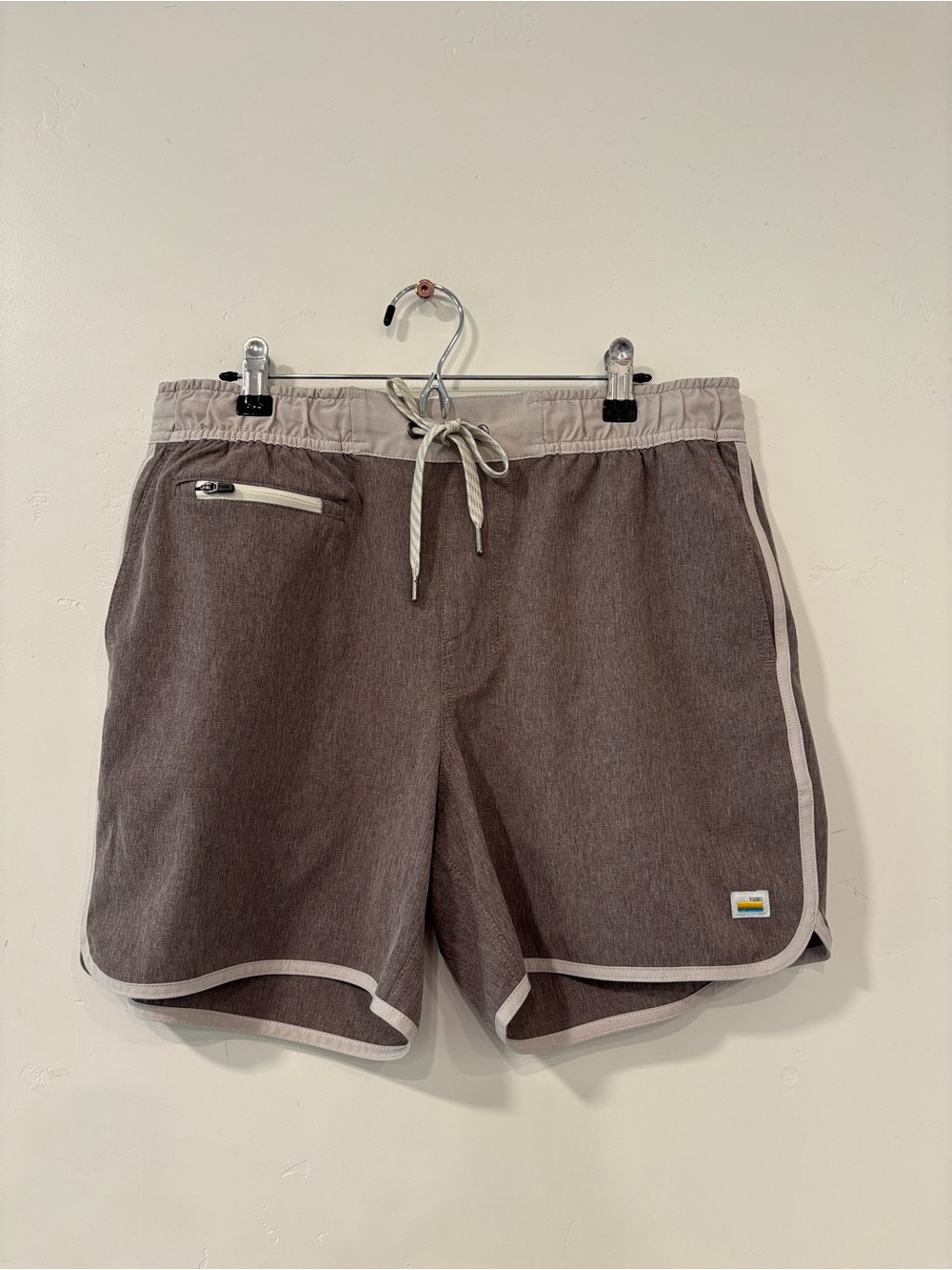 Vuori Banks Shorts Athletic Gym Unlined Brown Mens Medium 5” Inseam Active V366